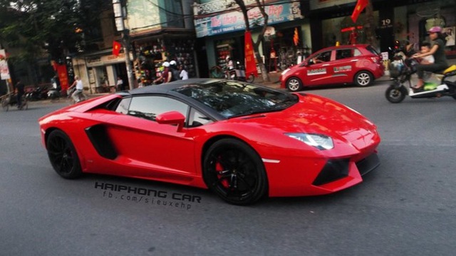 Siêu xe Lamborghini Aventador LP700-4 Roadster đầu tiên tại Việt Nam thuộc sở hữu đại gia Hải Phòng.