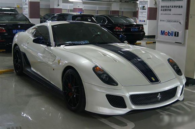 
Ferrari 599 GTO phiên bản đặc biệt của 599 GTB với chỉ 599 chiếc được sản xuất trên toàn thế giới.
