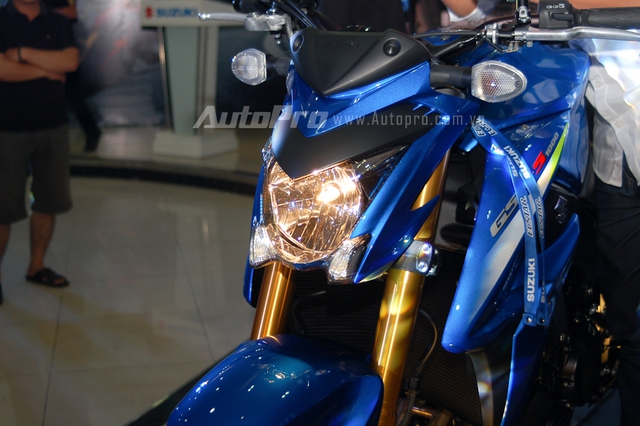 Việc quay trở lại phân phối mô tô chính hãng sau 3 năm bặt tă của Suzuki Việt Nam gây bất ngờ lớn trong giới chơi xe phân khối lớn. Tuy nhiên, mức giá cao hơn Kawasaki Z1000 và xe nhập ngoài của GSX-S1000 có thể là thách thức lớn cho Suzuki Việt Nam trong quá trình cạnh tranh.