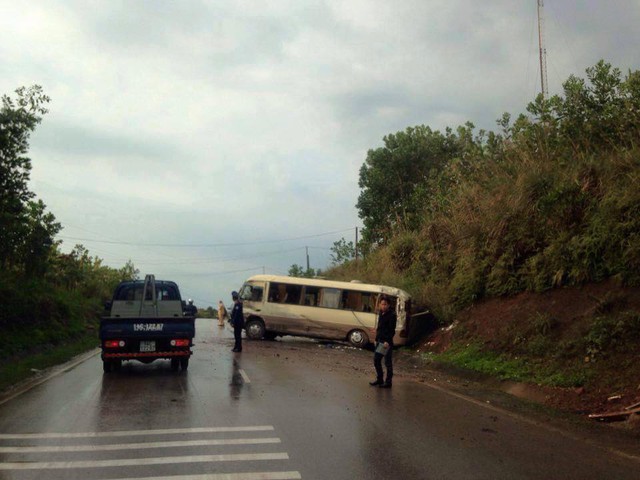 
Các lực lượng chức năng điều tiết giao thông sau vụ tai nạn. Ảnh: Siêu xe đặt chân trên đất Quảng Ninh
