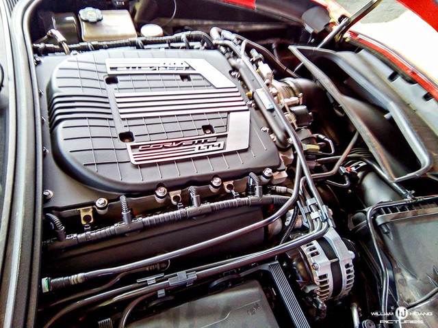 
Chevrolet Corvette C7 Z06 sử dụng động cơ LT4 V8, siêu nạp, dung tích 6,2 lít, sản sinh công suất tối đa 650 mã lực tại vòng tua máy 6.400 vòng/phút và mô-men xoắn cực đại 880 Nm tại vòng tua 3.600 vòng/phút.
