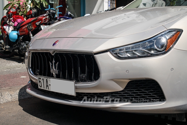 
Maserati Ghibli S Q4 có chiều dài 4.971 mm, chiều rộng 1.945 mm và chiều cao 1.461 mm. Trong khi đó, chiều dài cơ sở đạt mức 2.998 mm.
