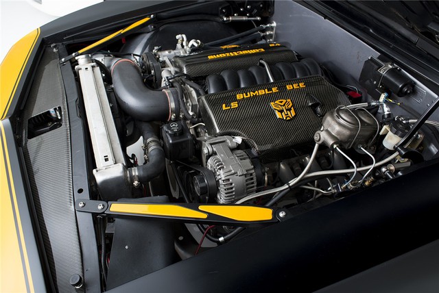 
Động cơ V8 được lấy từ một chiếc Corvette.
