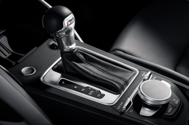 
Hệ thống thông tin giải trí tiêu chuẩn của Audi Q2 có thể điều khiển thông qua nút bấm và xoay. Tính năng định vị MMI với touchpad trên cụm điều khiển trung tâm là trang thiết bị tùy chọn. Cuối cùng là hệ thống Wifi để kết nối điện thoại thông minh.
