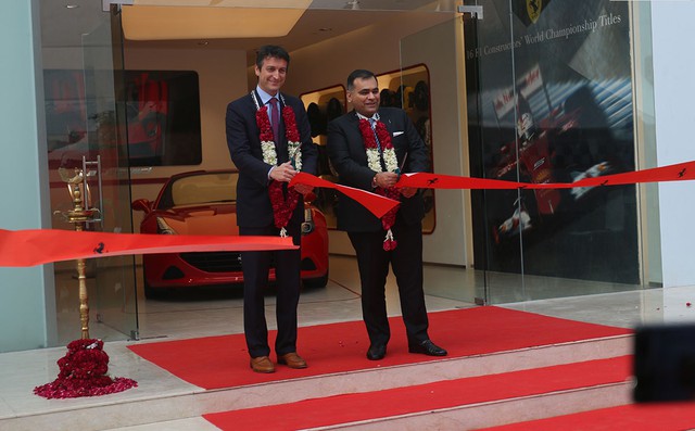 
Ferrari khánh thành showroom mới tại New Delhi, Ấn Độ, vào hồi cuối tháng 11/2015.

