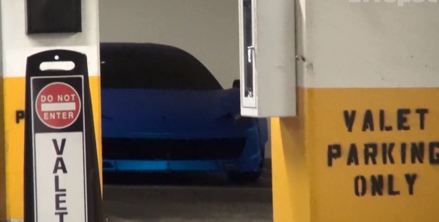 
Chiếc Ferrari 458 Italia độ của Justin Bieber nằm trong hầm đỗ xe.
