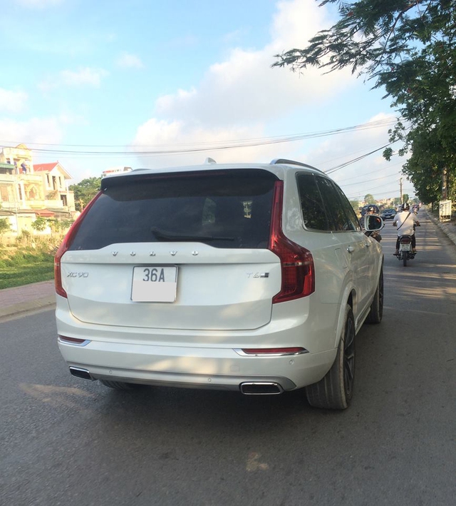 
Volvo XC90 T6 AWD Inscription 2016 vừa xuất hiện trên đường phố Thanh Hóa.
