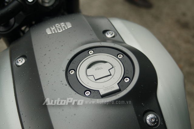 
Bình xăng trên Yamaha XSR900 có dung tích 14 lít.
