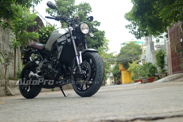 
Những chiếc Yamaha XSR900 2016 đầu tiên được đưa về nước nhằm thỏa lòng mong đợi của các biker Việt thuộc sở hữu của đơn vị New Sol.
