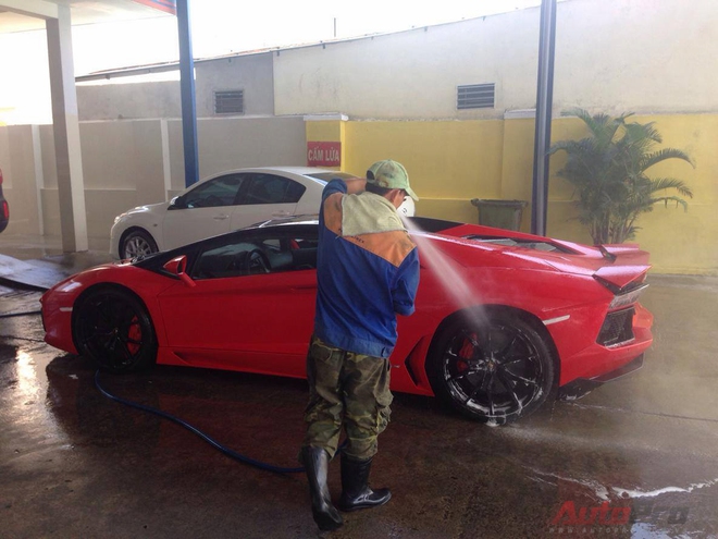 
Tại Mỹ, Lamborghini Aventador mui trần có giá khoảng gần 450.000 USD.
