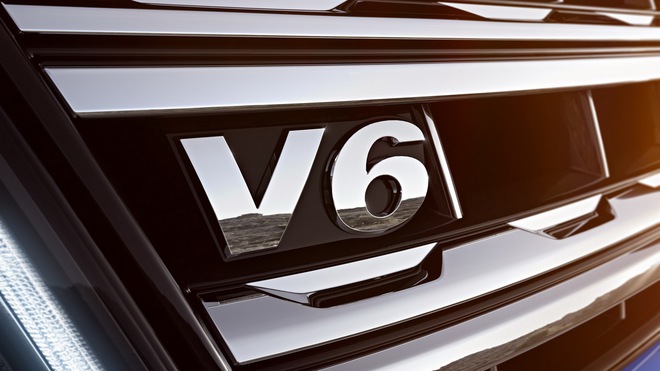 
Bên dưới nắp capô của Volkswagen Amarok 2017 là động cơ diesel TDI V6, dung tích 3.0 lít, sản sinh 3 mức công suất tối đa khác nhau là 163, 204 và 224 mã lực. Phiên bản mạnh nhất có mô-men xoắn cực đại 550 Nm, giúp Volkswagen Amarok 2017 tăng tốc từ 0-100 km/h trong 7,9 giây và đạt vận tốc tối đa 193 km/h.
