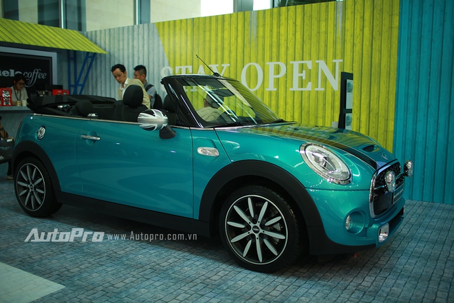 
MINI Cooper Convertible có kích thước tăng lên đáng kể so với các mẫu xe trước đó.
