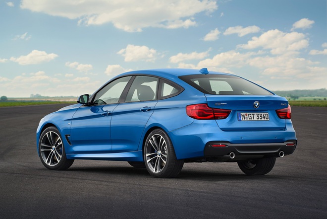 Không dừng ở đó, BMW 3-Series GT 2017 còn có cửa mở khoang hành lý rộng, cho phép cất/lấy đồ dễ dàng. Đằng sau cửa khoang hành lý là nơi chứa đồ rộng từ 520 - 1.600 lít, tùy theo việc hàng ghế sau gập hay không.