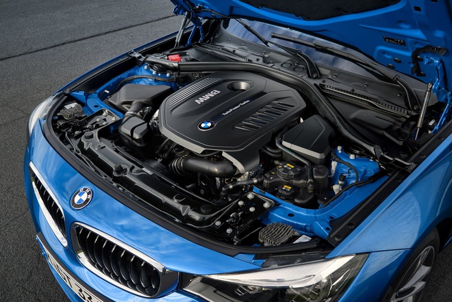 
Tại một số thị trường, BMW 3-Series GT 2017 có 3 tùy chọn động cơ xăng tăng áp. Đầu tiên là động cơ 4 xy-lanh, dung tích 2.0 lít với công suất tối đa 181 mã lực cho BMW 320i GT. Thứ hai là động cơ tương tự nhưng có công suất tối đa 246 mã lực dành cho BMW 330i GT 2017. Cuối cùng là động cơ xăng 6 xy-lanh thẳng hàng, dung tích 3.0 lít, tạo ra công suất tối đa 322 mã lực trên BMW 335i GT 2017.
