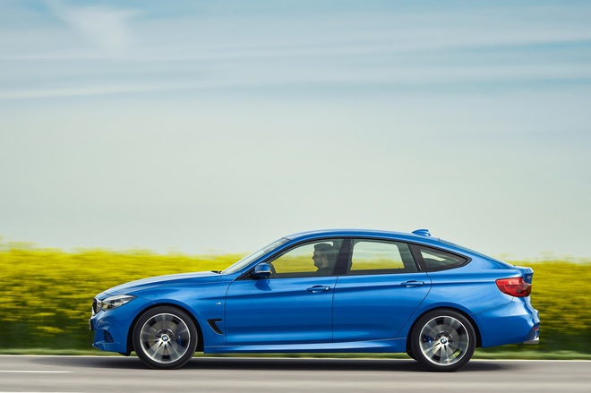 Ở phiên bản 2017, khoảng duỗi chân cho hành khách ngồi sau của BMW 3-Series GT được nới rộng nhờ chiều cao tăng 110 mm và chiều dài cơ sở 2.920 mm.