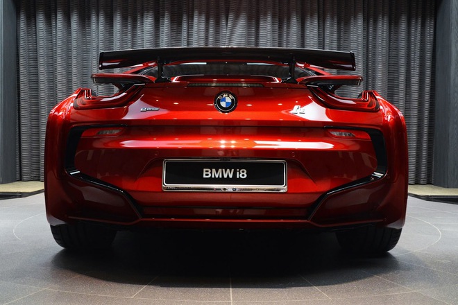BMW i8 cực "hot" với màu sơn đỏ nham thạch "hàng thửa"