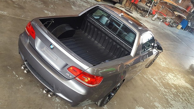 
Ngoài ra, Mad Dog Racing còn tiết lộ cấu trúc của chiếc BMW M3 này rắn chắc đến mức có thể được sử dụng như xe bán tải thông thường. Có thể thấy chiếc BMW M3 phiên bản bán tải được trang bị trụ B dày dặn và thùng sau cũng sơn lớp chống trầy xước.
