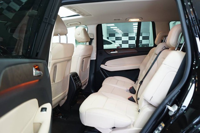 
Bên trong phiên bản nâng cấp của Mercedes-Benz GL-Class là không gian nội thất cho 7 người ngồi.
