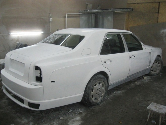 
Dù sao, đây cũng là nỗ lực đáng ngạc nhiên của một hãng độ không mấy tên tuổi tại Kazakhstan. Hiện chưa rõ chiếc Rolls-Royce Phantom nhái này sử dụng động cơ gì.
