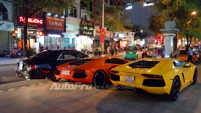 
Có nhiều người khi chiêm ngưỡng những mẫu siêu xe đắt tiền xếp hàng ngang trên phố cứ ngỡ mình đang ở thiên đường Dubai.
