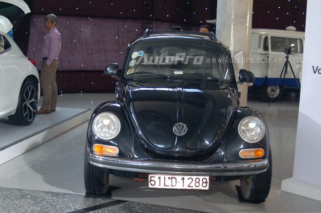 
Bên cạnh những dòng xe hiện đại, Volkswagen còn trưng bày cả xế cổ như chiếc Volkswagen Beetle.
