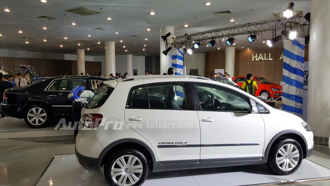 
Sắp tới, Volkswagen Việt Nam sẽ giới thiệu các mẫu xe như Beetle Design 1.2, Beetle Dune 1.4, Jetta 1.4, Golf 1.6, Passat 1.8 và Tiguan 1.4 đến các khách hàng Việt. Bên cạnh đó, hãng xe này cũng đặt mục tiêu sẽ bán được tổng cộng 700 chiếc Volkswagen tại thị trường Việt Nam trong năm 2016.
