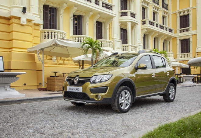 Renault Sandero Stepway giá 620 triệu đồng.