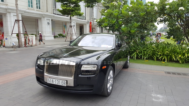 
Và Rolls-Royce Ghost.
