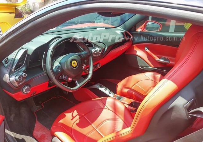 Ferrari 488 GTB ra mắt lần đầu tiên tại triển lãm Geneva và thu hút rất nhiều sự chú ý của giới truyền thông cũng như các khách hàng tiềm năng. Về thiết kế, Ferrari 488 GTB có ngoại hình khoẻ khoắn và gọt bỏ bớt những đường cong mềm mại như 458 Italia. Thay vào đó là những nét cắt thẳng đứng đầy góc cạnh.