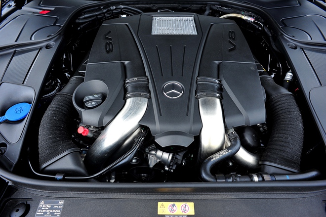 
Động cơ của Mercedes-Benz S500L có thể đạt mô-men xoắn cực đại 700 Nm ngay tại vòng tua 1.800 vòng/phút. Theo nhà sản xuất, Mercedes-Benz S500L có thể chạm mốc 100 km/h từ vị trí đứng yên trong vòng 4,8 giây.
