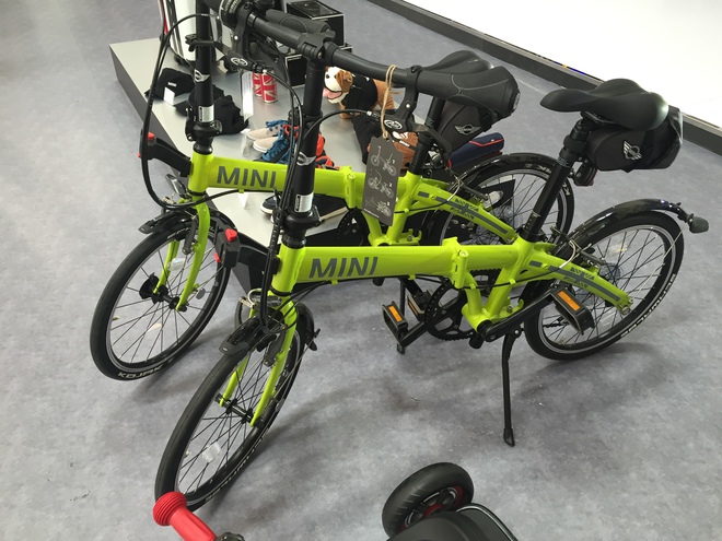 
Quà tặng xe đạp gấp gọn nhẹ của MINI cho khách hàng mua xe.

