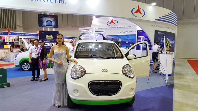Một gian hàng tại triển lãm Saigon Autotech lần thứ 12 cho trưng bày mẫu xe điện và nhận được nhiều sự quan tâm của giới truyền thông.
