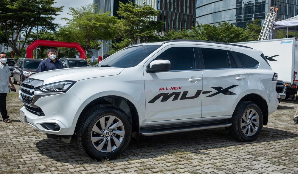 Isuzu mu-X 2022 giảm giá mạnh tại đại lý dù mới ra mắt: Thấp nhất 870 triệu đồng, tham vọng đối đầu Fortuner, Everest - Ảnh 3.