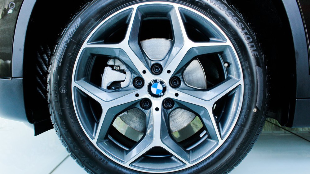 BMW X1 giảm kỷ lục hơn 300 triệu đồng, giá lần đầu chạm đáy 1,549 tỷ đồng tại đại lý - Ảnh 4.