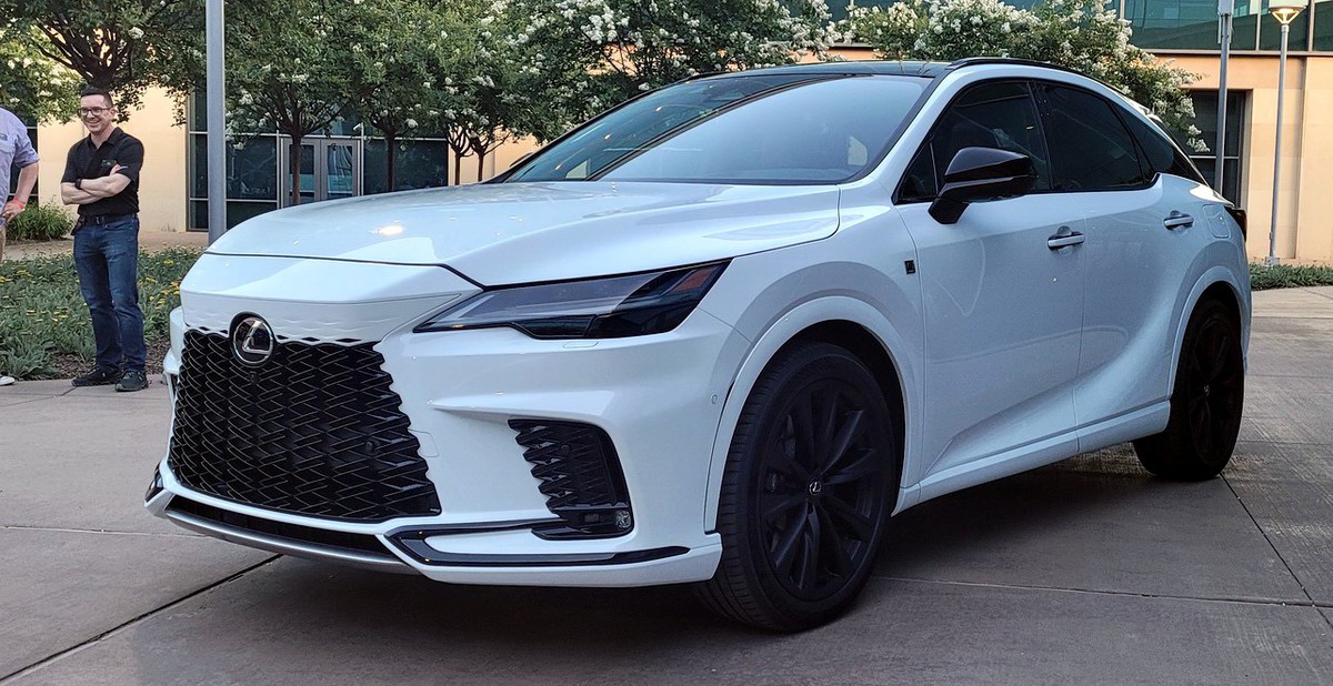 Ra mắt Lexus RX 2023: Nhìn như xe điện, nhiều đột phá, về Việt Nam chỉ ...