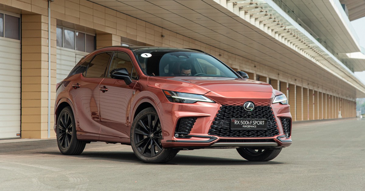 Thêm 1,51 tỷ lấy bản cao nhất, khách Việt mua Lexus RX 500h được cả tá ...