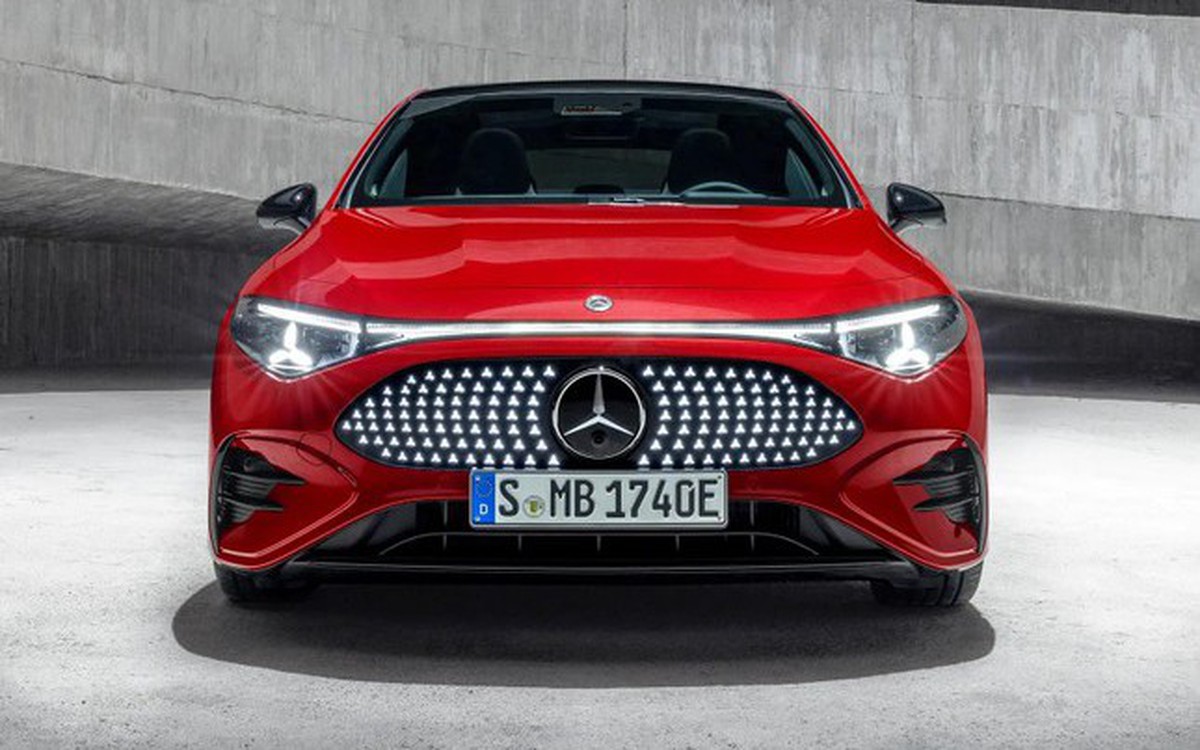 Xe điện mới của Mercedes-Benz gặp rắc rối về sạc