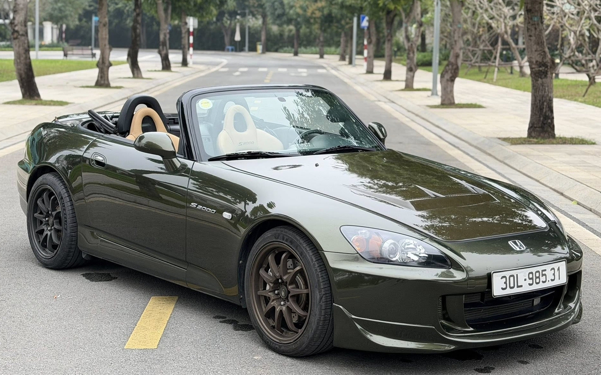 Honda S2000 cực hiếm l&ecirc;n s&agrave;n xe cũ: JDM 22 năm tuổi đắt ngang Porsche  Taycan 'đập hộp'