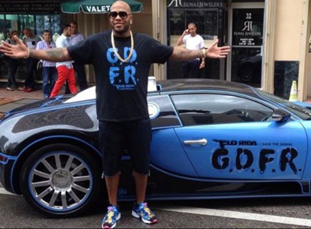 Rapper Flo Rida lại đổi màu ấn tượng hơn cho siêu xe Bugatti Veyron