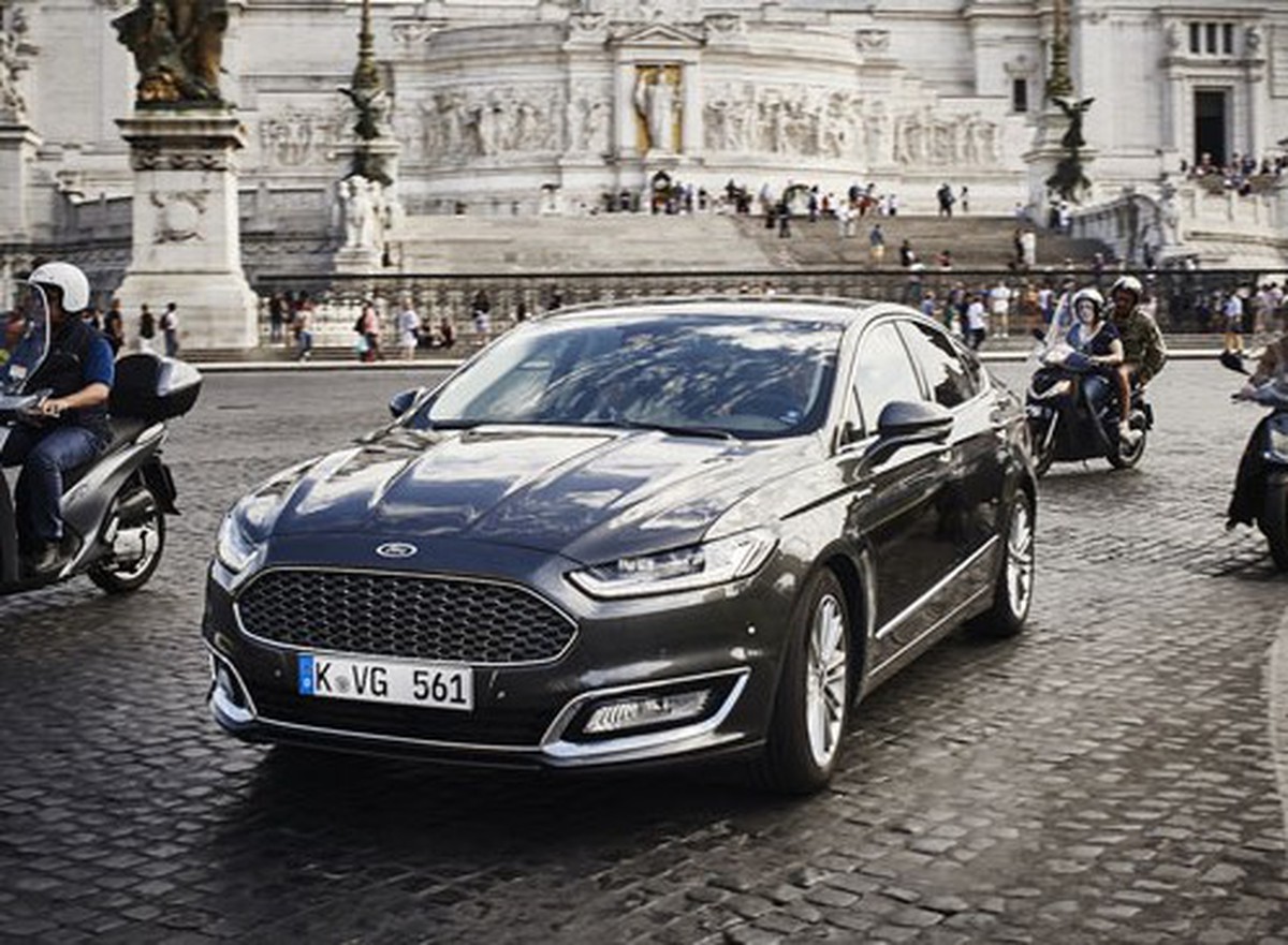 Ford Mondeo phiên bản “sang chảnh” lần đầu chạy trên phố
