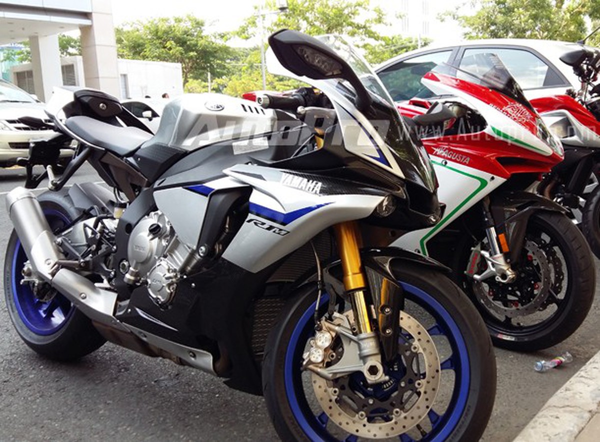 Siêu môtô hàng hiếm Yamaha R1M 2015 về Việt Nam có giá gần 1 tỷ đồng