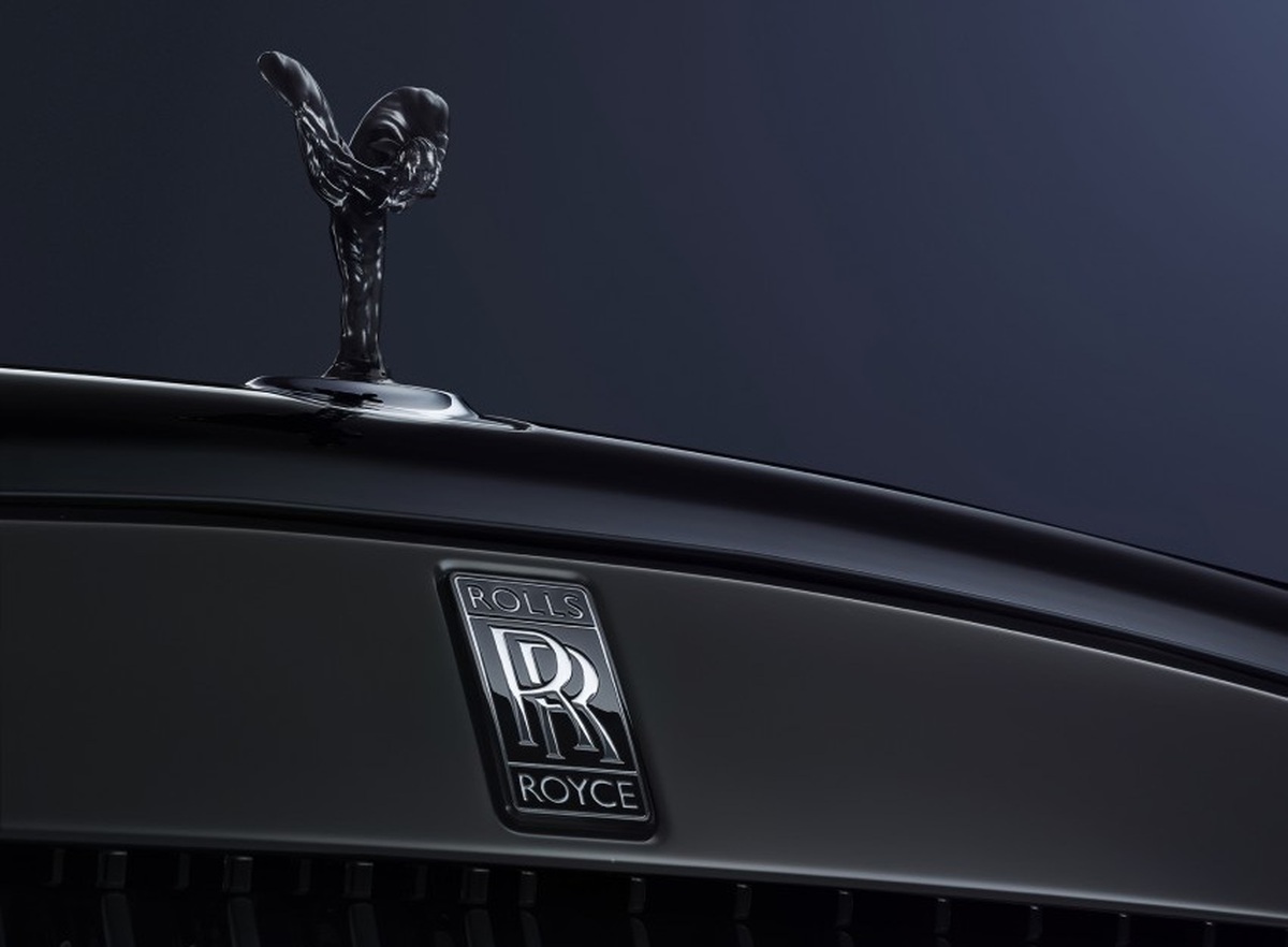 Rolls-Royce Ghost và Wraith Black Badge: Thêm đen, thêm khỏe!