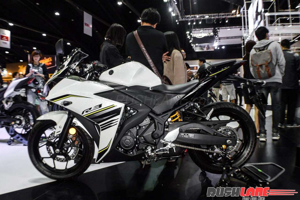 Cận cảnh Yamaha R3 2017 màu trắng và đen nhám mới tại Đông Nam Á