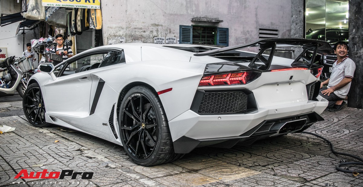 Lamborghini Aventador 