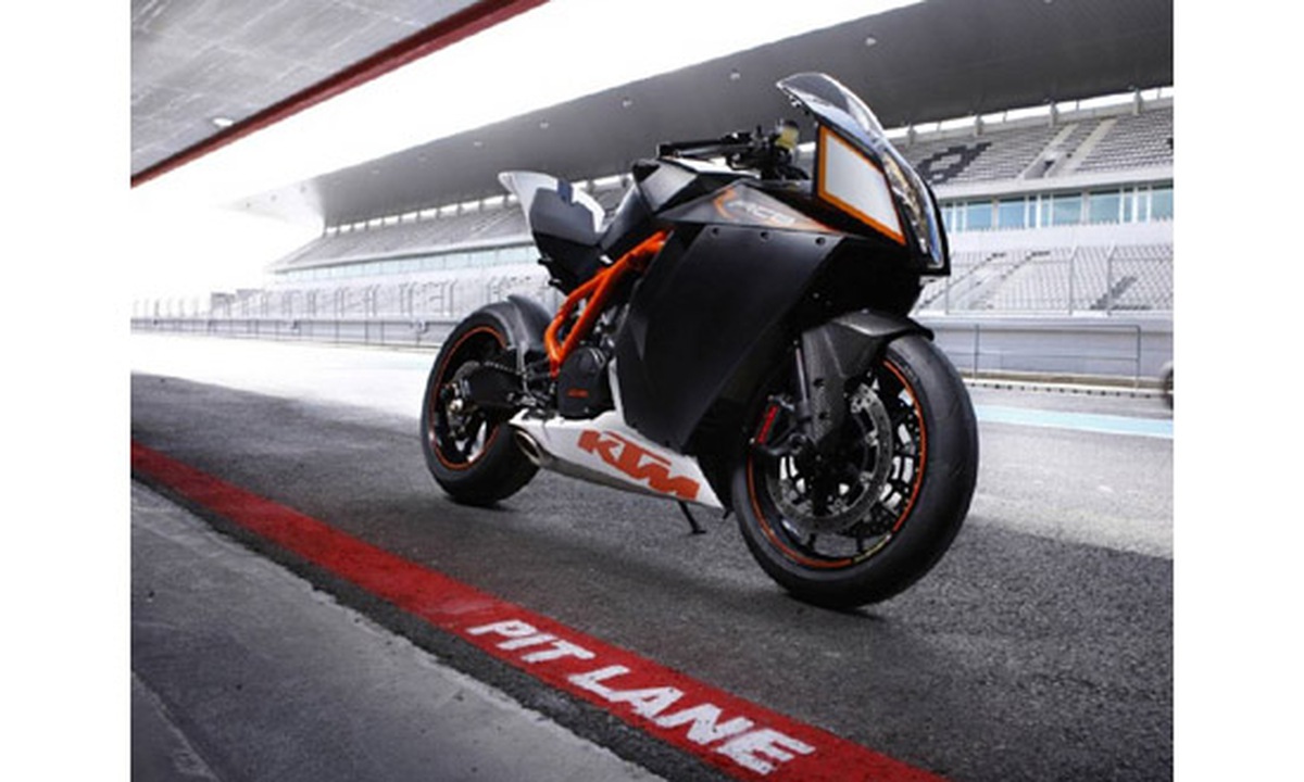 KTM RC8 R: Ấn tượng trên đường thử