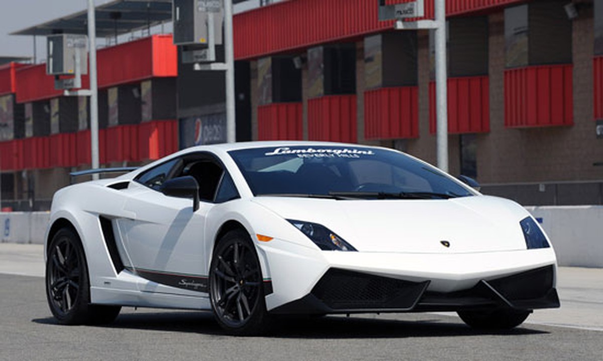 Phụ nữ ngày càng “mê” Lamborghini