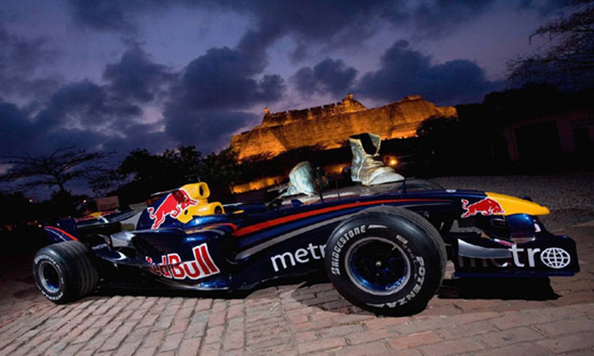 Red Bull Racing gặp rắc rối với KERS