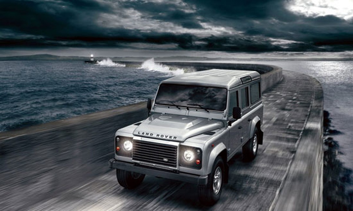 Land Rover Defender 2012 có 