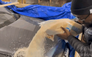 YouTuber dùng 2 tấn gạo hút ẩm xe ngập nước, kết quả khiến ai cũng phải bất ngờ