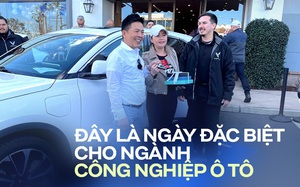 Việt kiều Mỹ nhận VinFast VF 8 lô đầu tiên: ‘Chưa bằng BMW nhưng hơn Toyota, chế độ tự hành mượt mà’